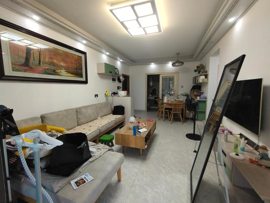 麓谷小鎮(zhèn)（樂谷園）法拍房4棟1806號(hào)及房屋內(nèi)的家具、家電及其它附屬物品等財(cái)產(chǎn)