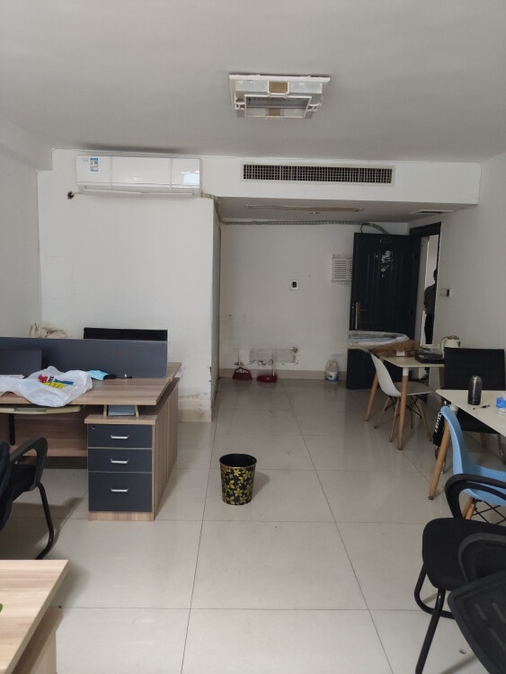 新時(shí)代商務(wù)廣場法拍房2101號