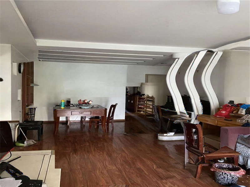 金碧文華法拍房9棟303號及其室內物品