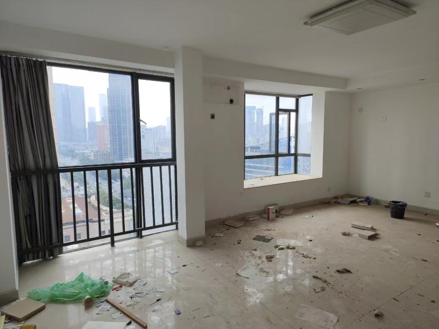 新時(shí)代商務(wù)廣場法拍房1725號(hào)