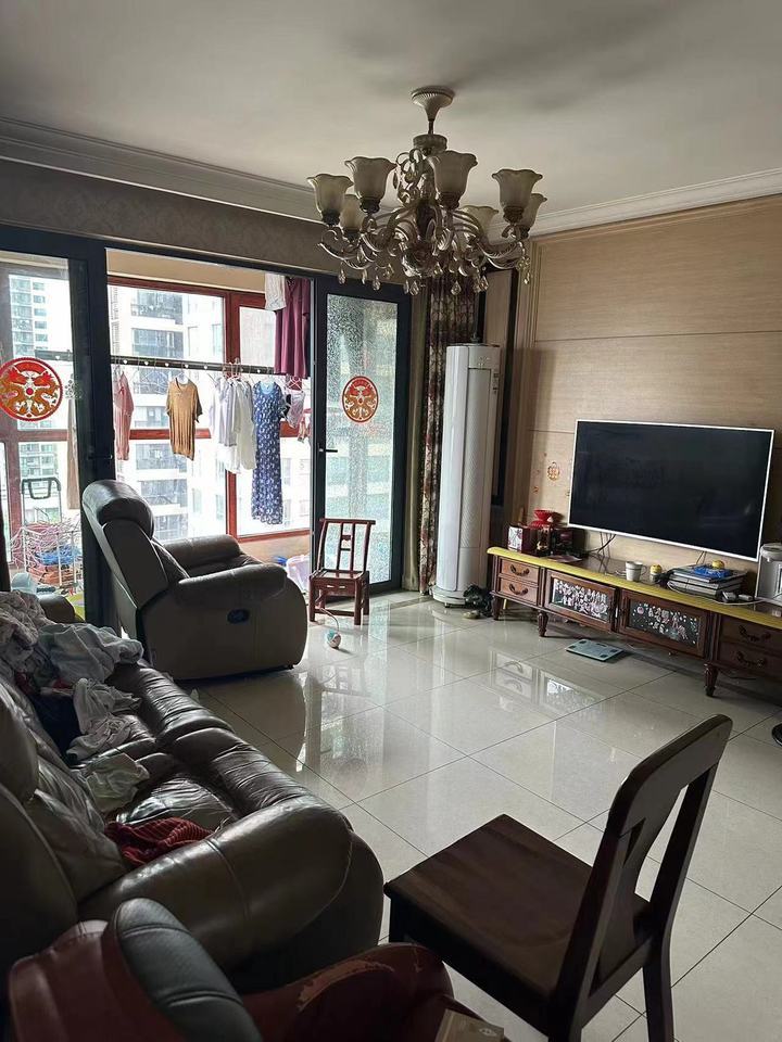 佳兆業(yè)時(shí)代廣場法拍房5棟1106號