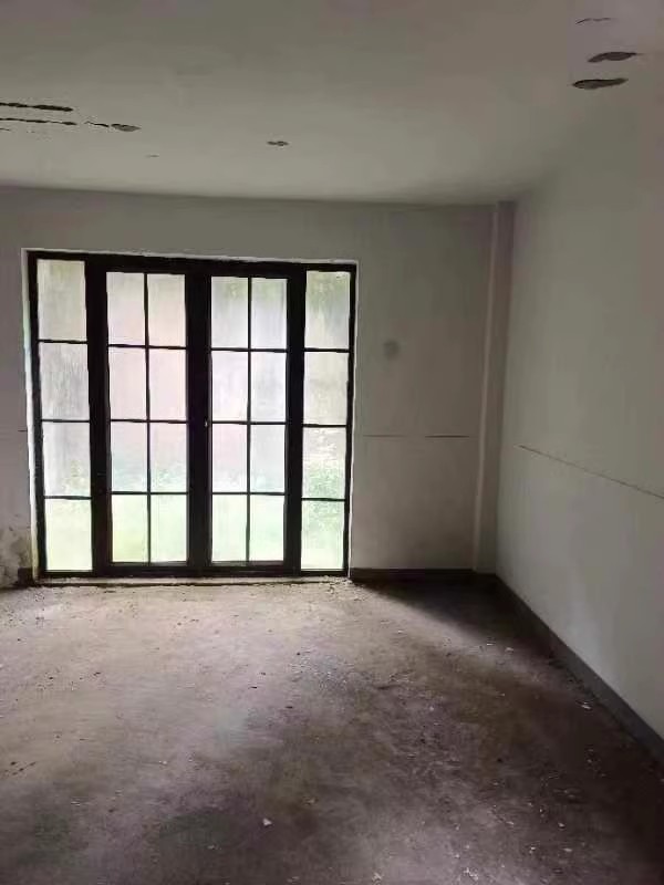 融科檀香山法拍房12棟101號(hào)房屋及2個(gè)車(chē)位（車(chē)位號(hào)108、109）和地下室