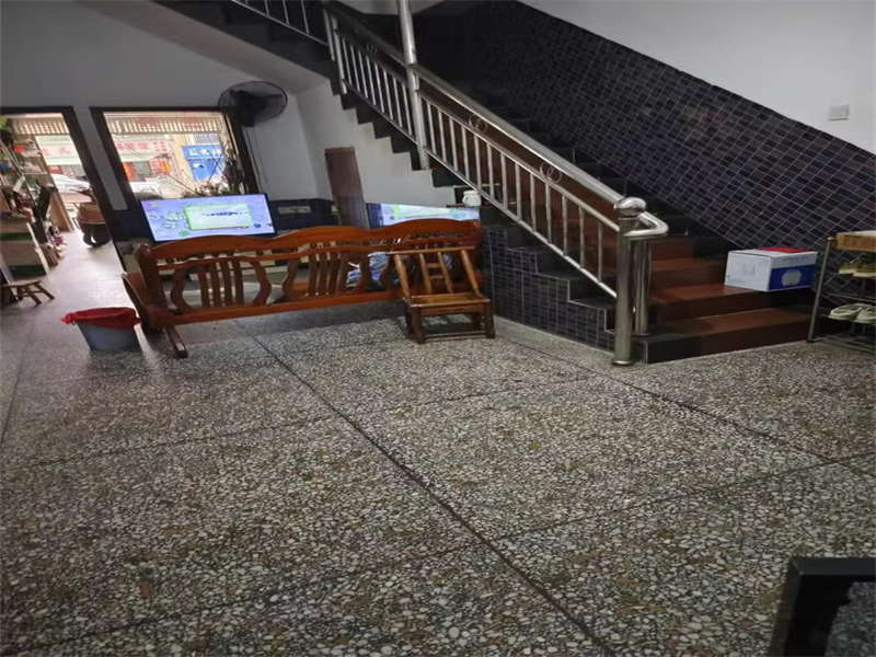 機(jī)場口社區(qū)法拍房101室、201室