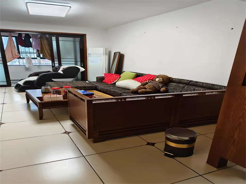 同發(fā)南國新城法拍房A、B、C、D棟1316號房產(chǎn)及室內(nèi)家具家電