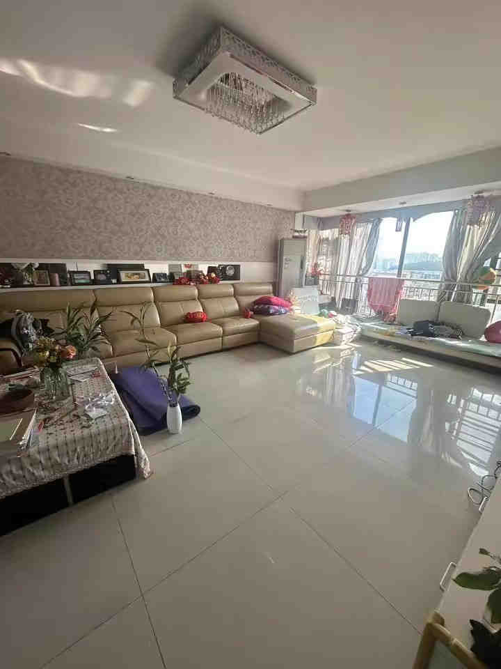 卓越蔚藍(lán)海岸（蔚藍(lán)小區(qū)）法拍房45、46、47棟906室