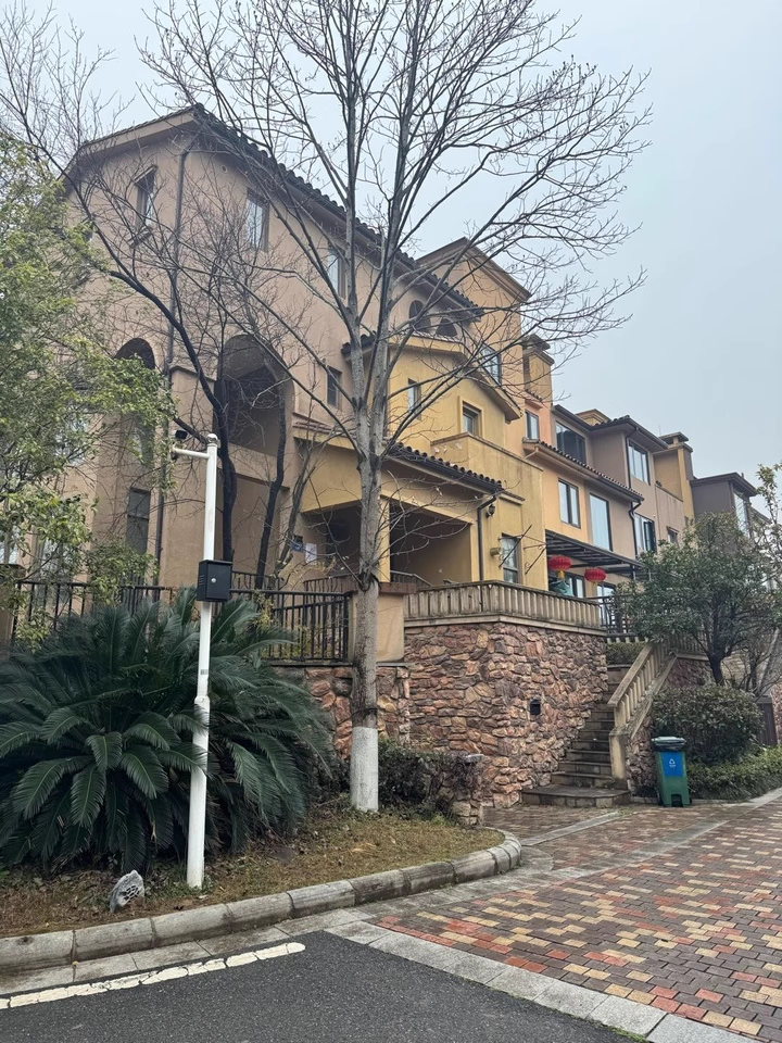 （便宜別墅）萬(wàn)業(yè)巴厘島（萬(wàn)業(yè)優(yōu)加城）法拍房23棟106室