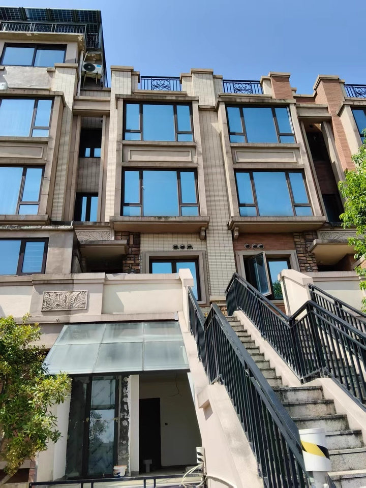 （上疊別墅）盈峰翠邸四期法拍房65棟306室（帶車位）