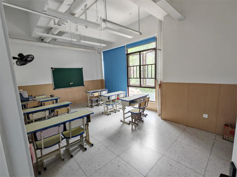 （年租金64000，14年回本）中航城法拍房2-20棟-215號(hào)商業(yè)房產(chǎn)