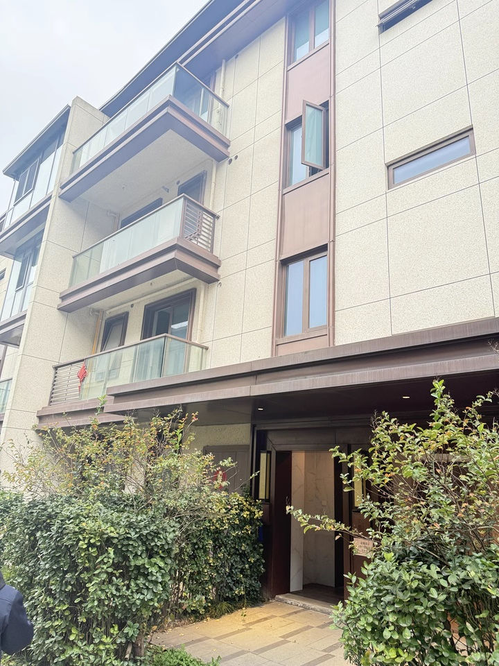 （上疊別墅 雙學(xué)位）綠地麓湖郡（麓湖山居）法拍房V-28棟302室